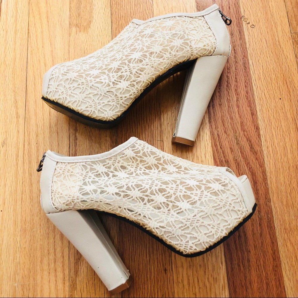 Beige lace heels open toe zipped up.